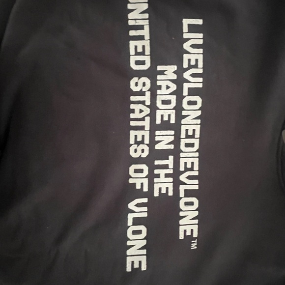 VLONE™
MADE IN THE UNTED STATES OF VLONE hoodie - Picture 5 of 10